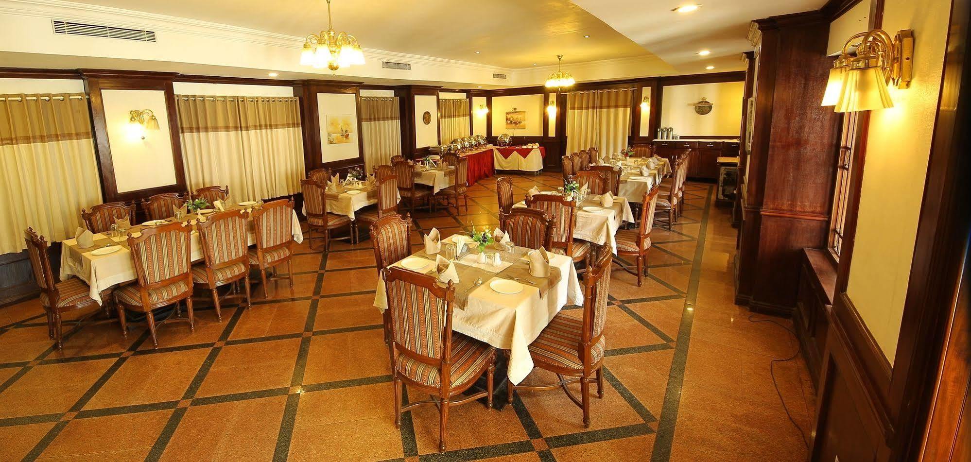 Ats Willingdon Hotel Kochi Esterno foto
