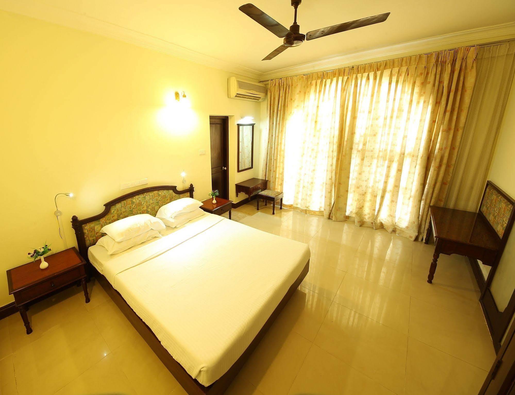Ats Willingdon Hotel Kochi Esterno foto