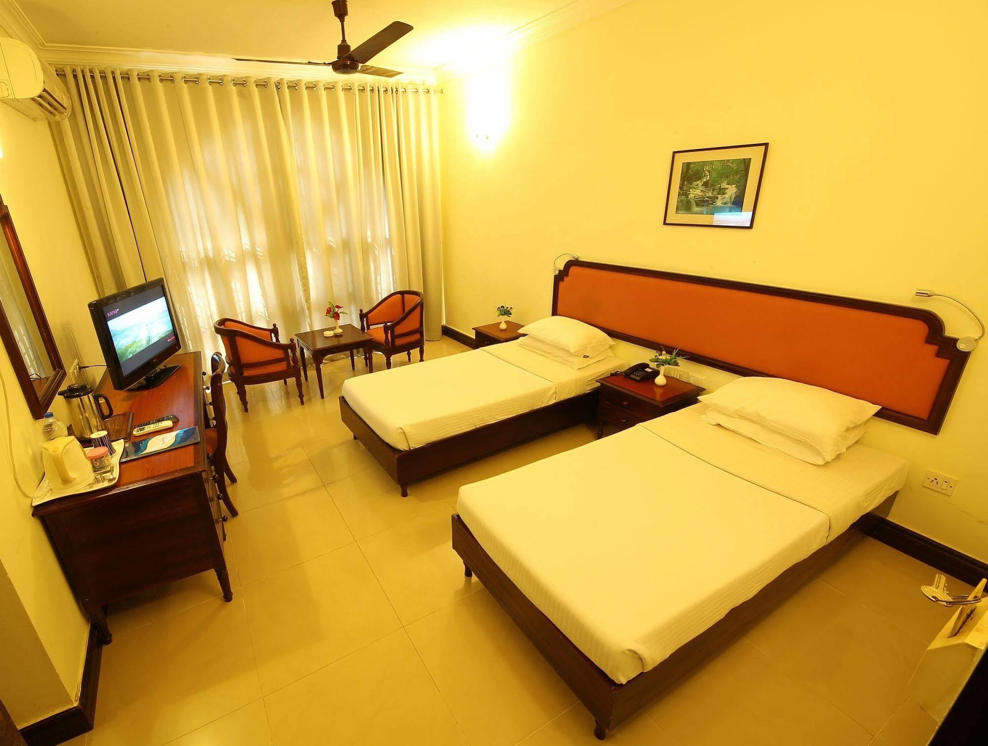Ats Willingdon Hotel Kochi Esterno foto