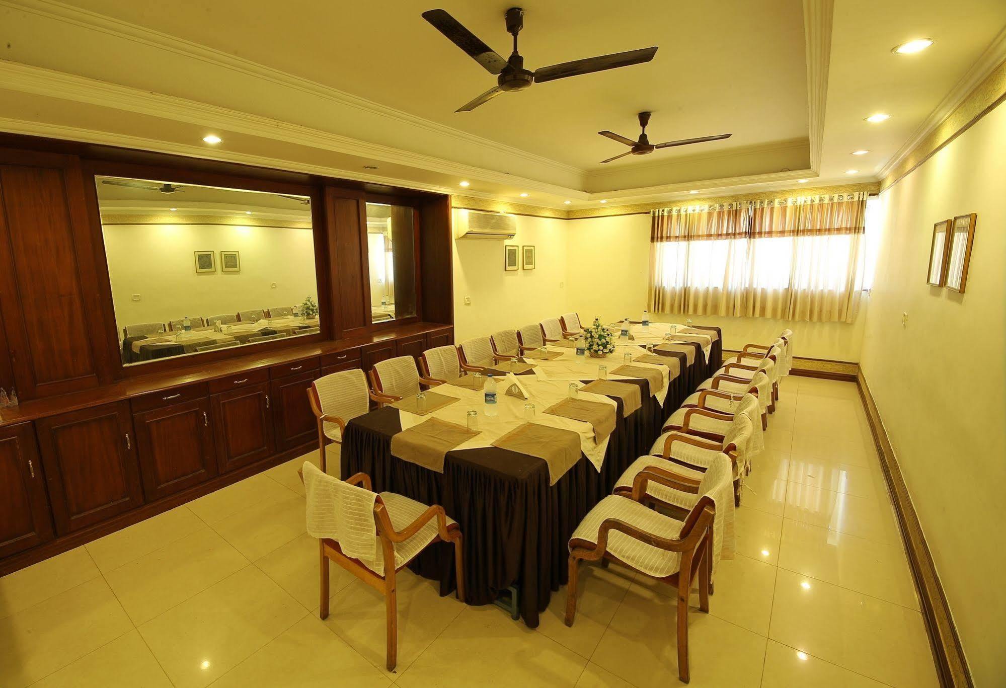 Ats Willingdon Hotel Kochi Esterno foto